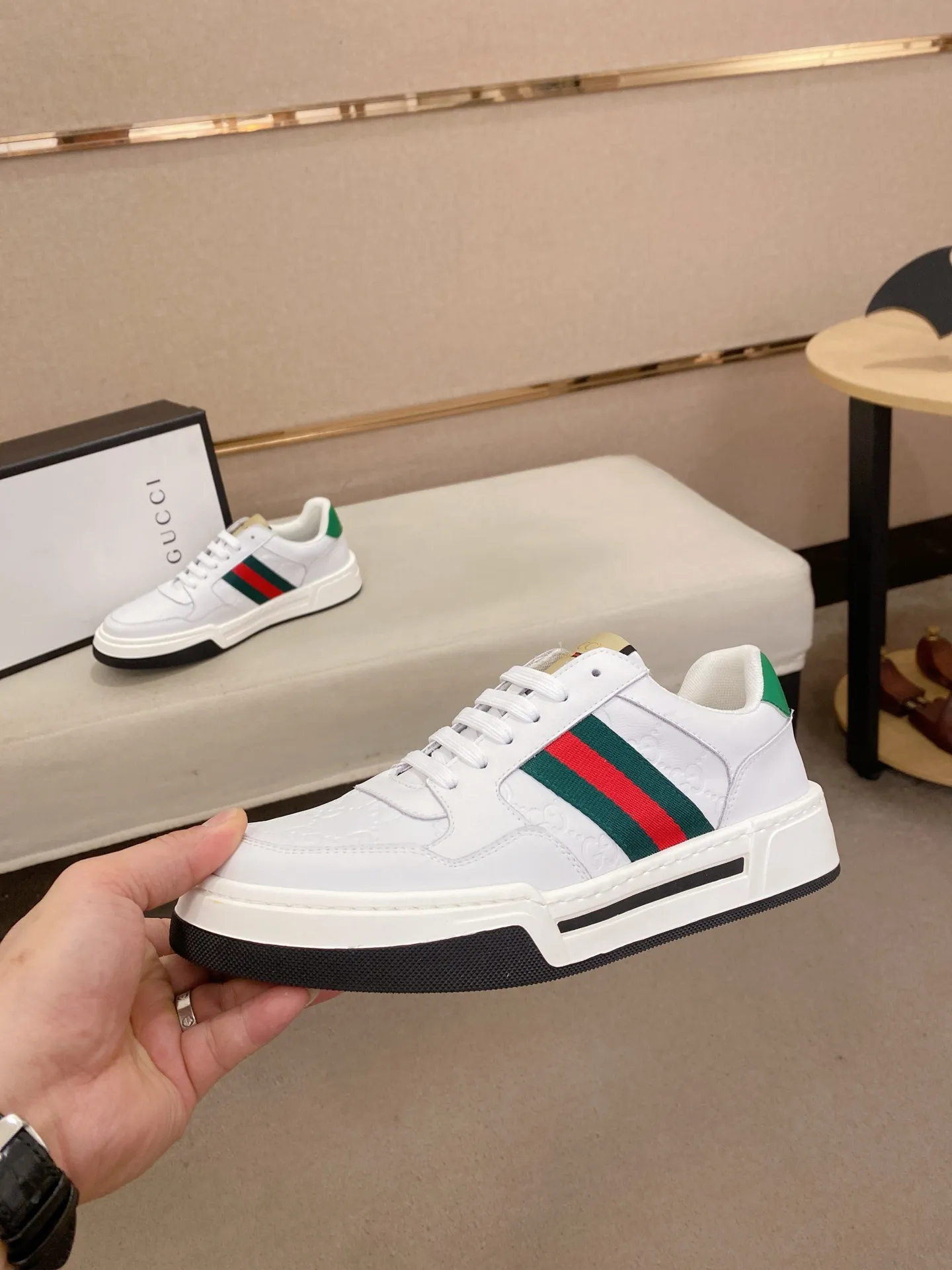 Men's Men's Shoes💰 420💰【Gucci】Gucci men's latest series of casual shoes! The official website is built 1:1. The upper is made of imported high-quality cowhide, and the lining is made of high-quality sheepskin, which is soft and comfortable. Picky selection of materials and exquisite workmanship give you the best enjoyment. Number of yards: 38-44 yards.